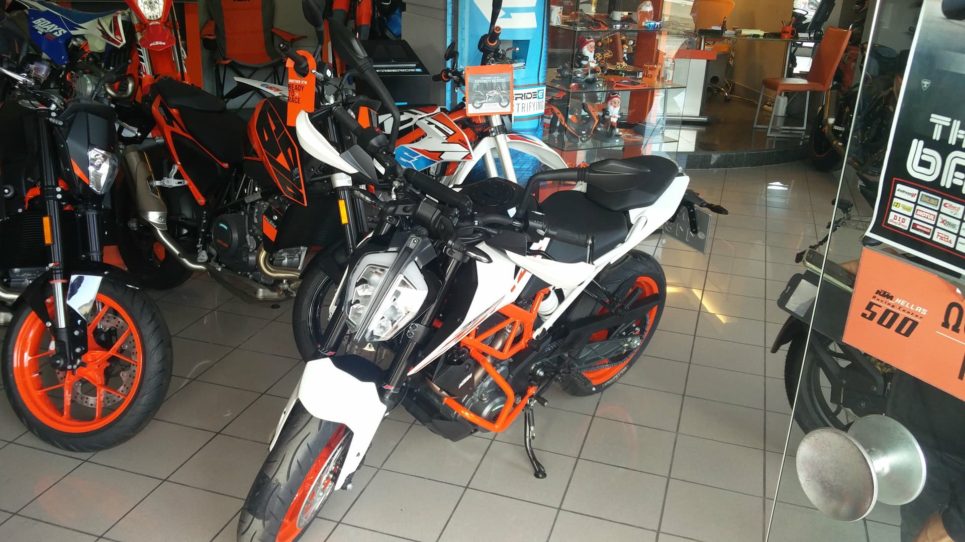 KTM 390 Duke — เนคเก็ดจุดเดียวแรงในคลาสกลาง